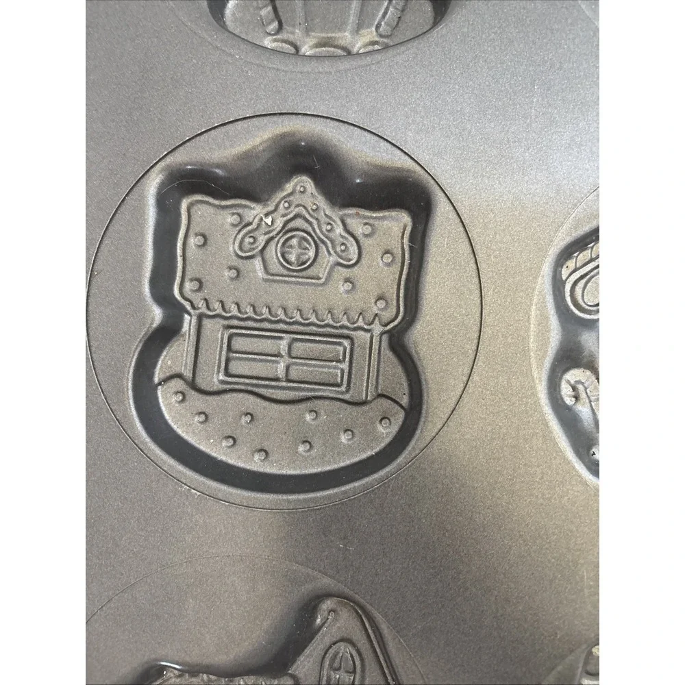 Wilton So2 Cookie Sheet Pans‎ Princess Dress Up Holiday Gingerbread Houses